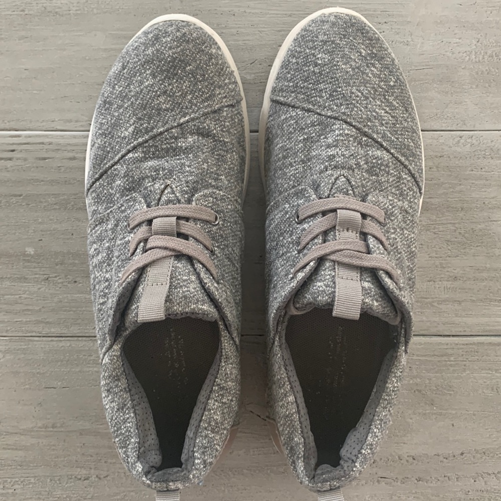 TOMS Size 10 Great Conditon! Please see all photos